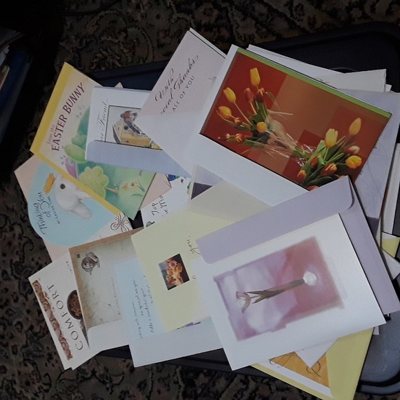 28 GREETING CARDS HALLMARK AND OTHER BRANDS - Picture 4 of 10